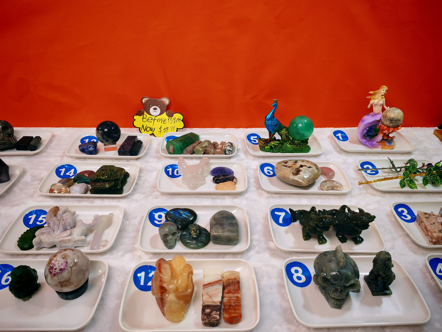 AA Combinations of various crystal carvings, balls, pillars, etc.